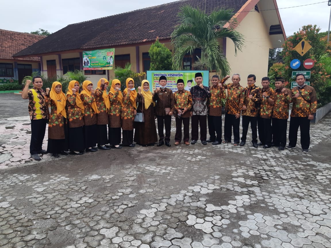 Keluarga Besar MIN 1 Jember